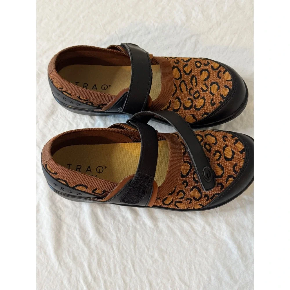 TRAQ by Alegria Qut-5210 Mary Jane Leopard Print Sneakers Brown Black Womens 37
